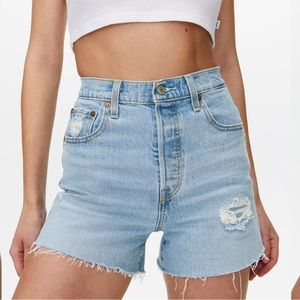 Levi ribcage jean shorts